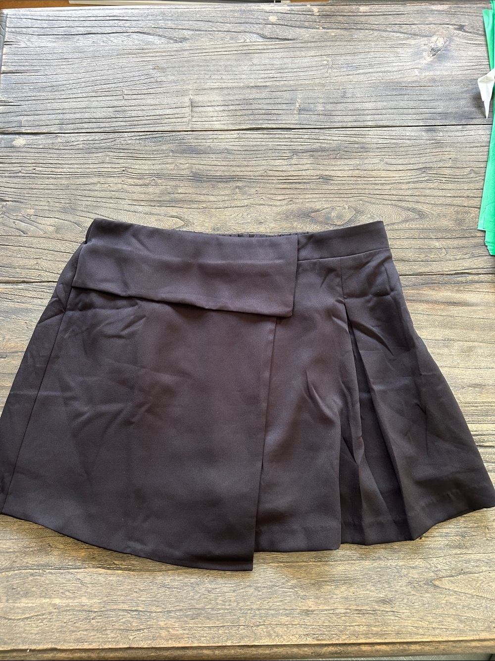 white birch Black Elastic Waist Skort